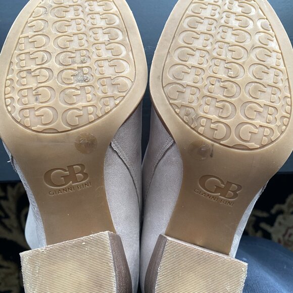 Gianni Bini 7 Leather Tan Zip Booties - Picture 5 of 8